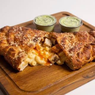 🔥 Buffalo Chicken Mac Calzone